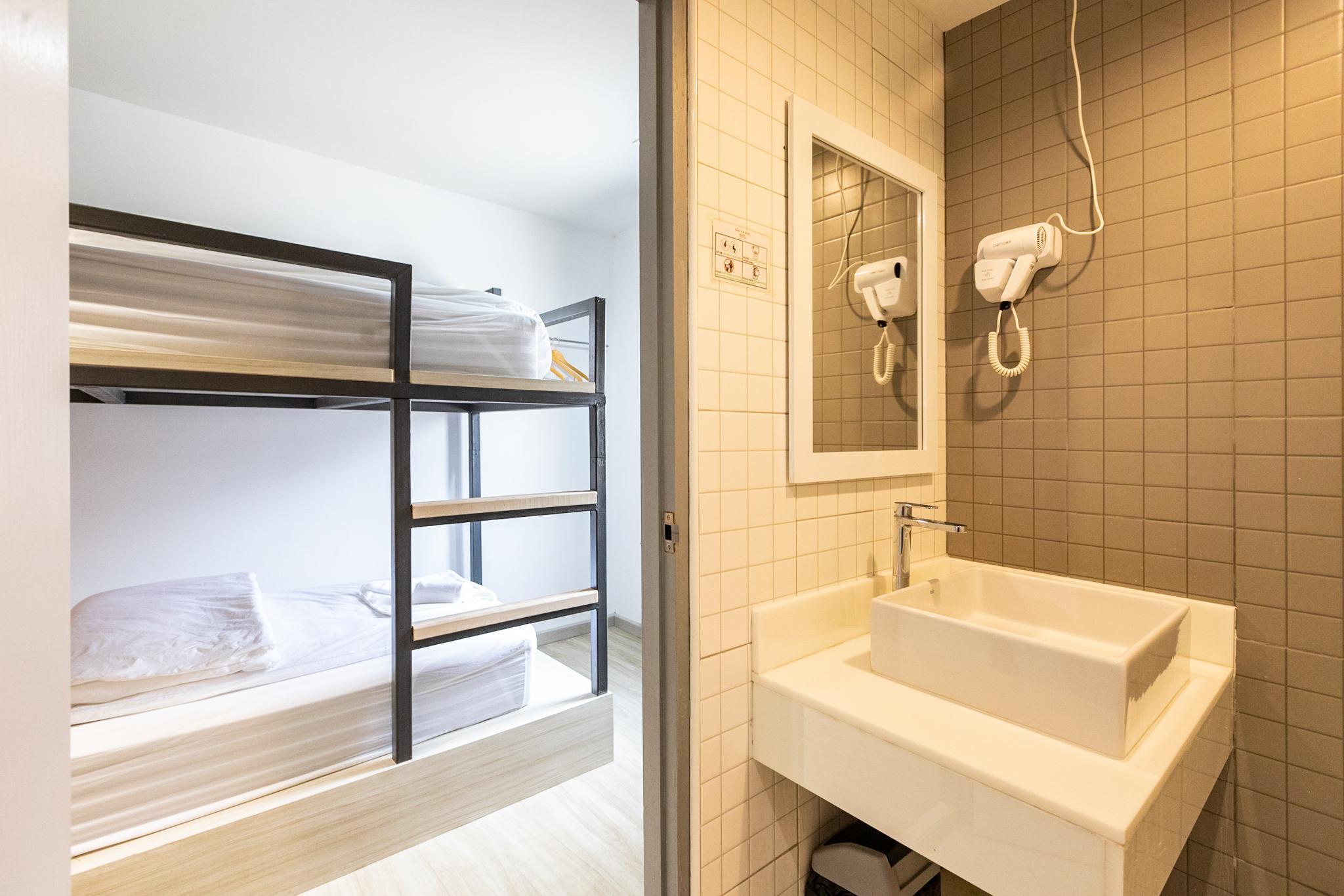 Baan Kun Mhor Hostel บ้านคุณหมอโฮสเทล